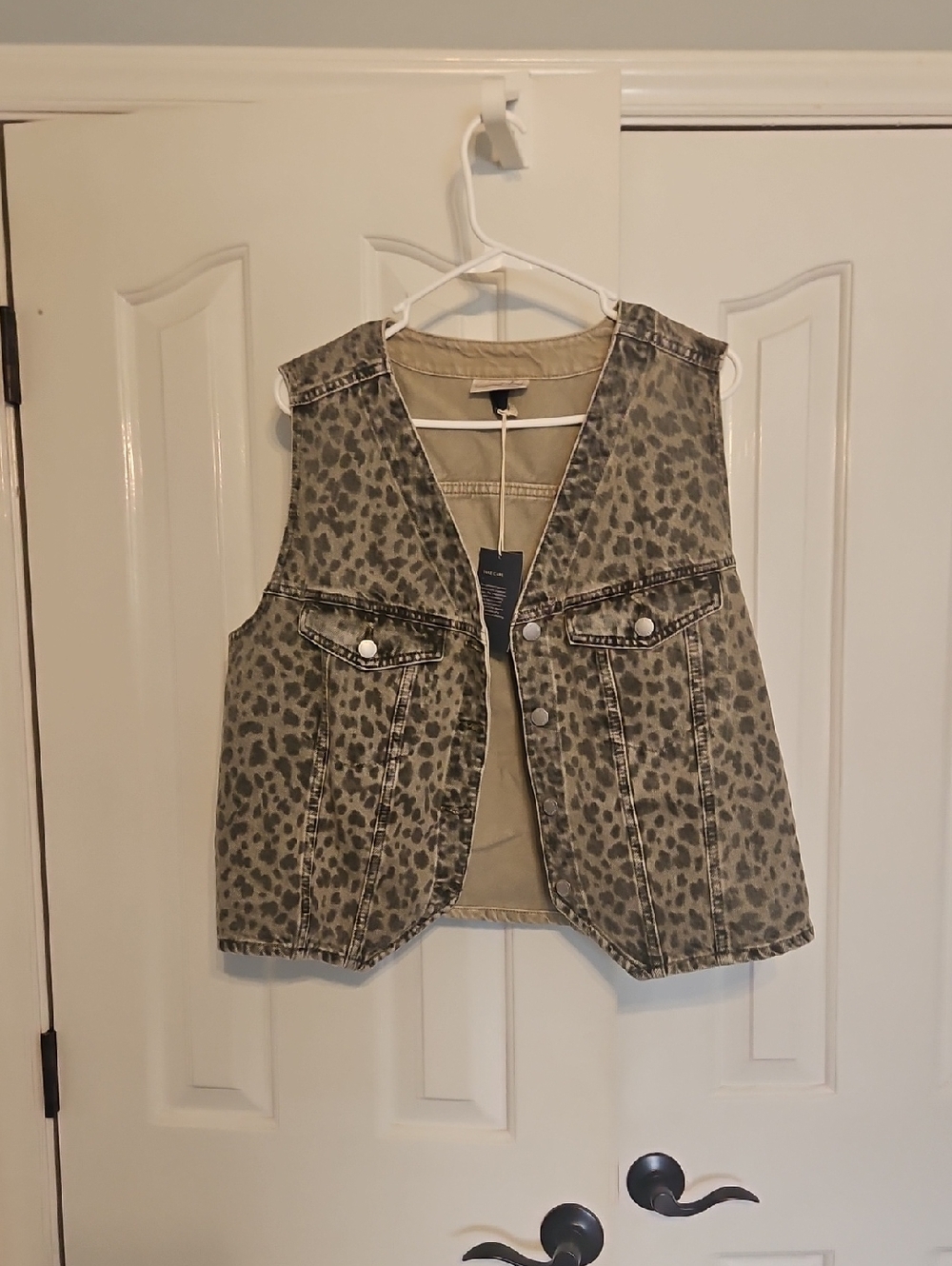 NWT Universal Thread Neutral Leopard-Pattern Denim Vest